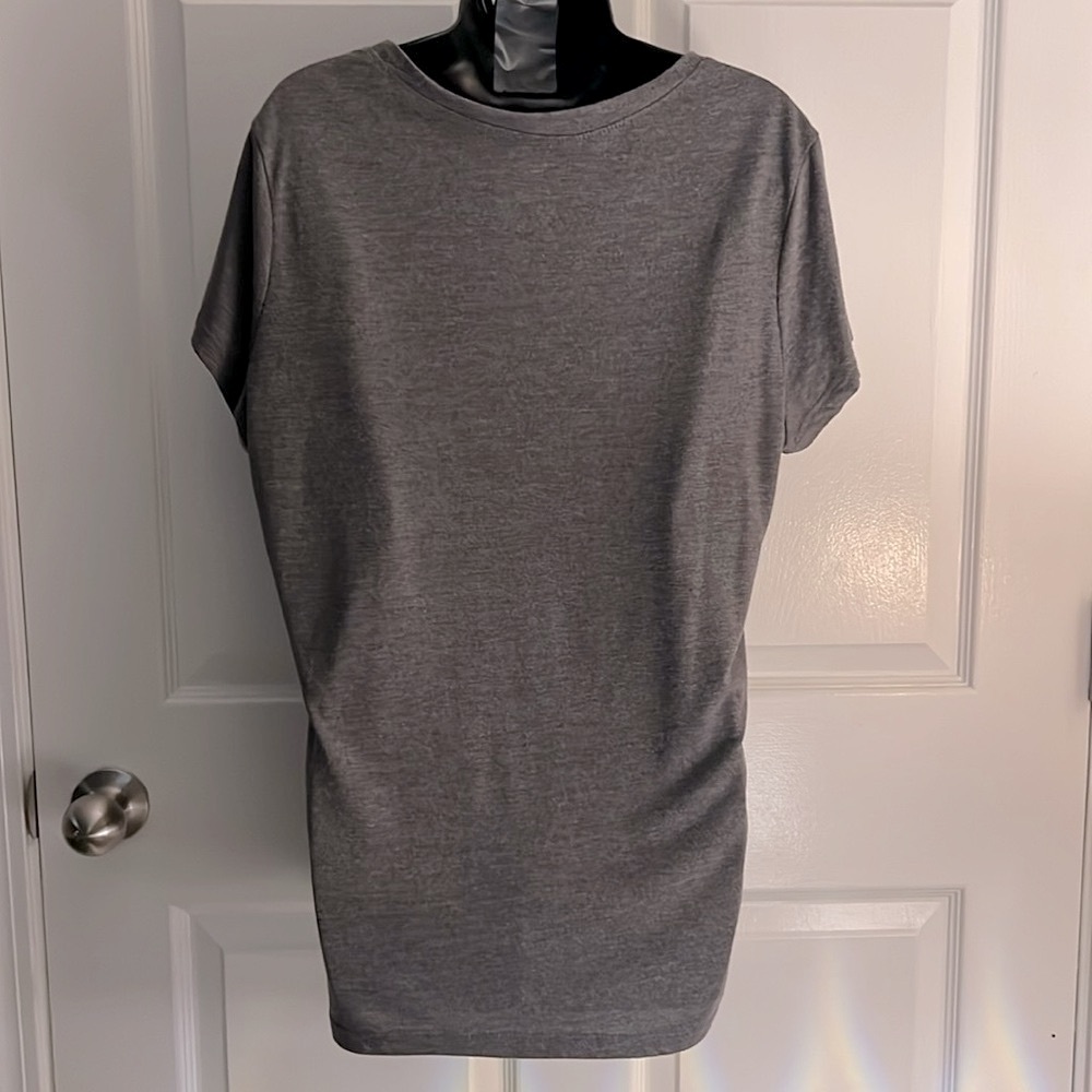 🔴 CLEARANCE 🏃‍♀️ ATHLETIC WORKS GRAY V-NECK RUNCHED SIDES TSHIRT Women’s XXL - Picture 5 of 6